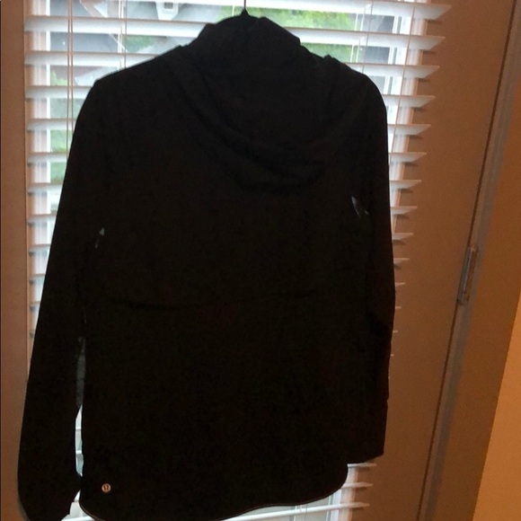 Like new lululemon black hoodie sz 10 - Picture 5 of 5